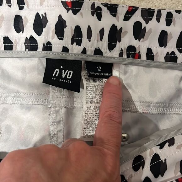 Nivo Golf Short has an adorable all over cheetah print by lanctot. Size 12 - Picture 4 of 7
